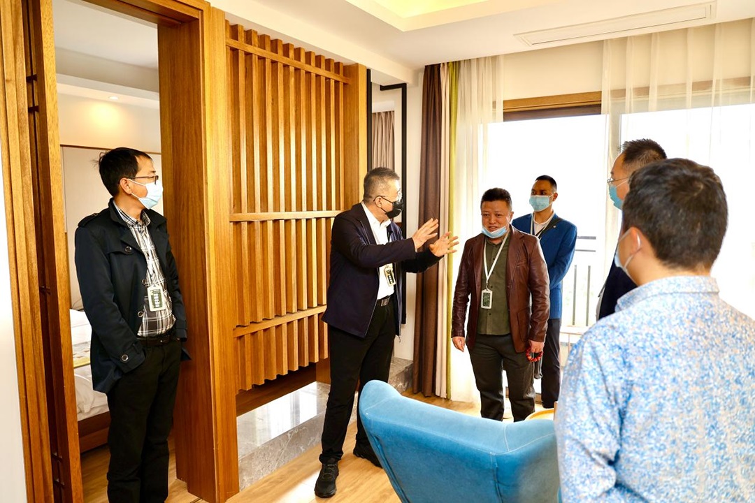 參觀(guān)峨眉山樹(shù)蔭集團(tuán)康養(yǎng)酒店房間